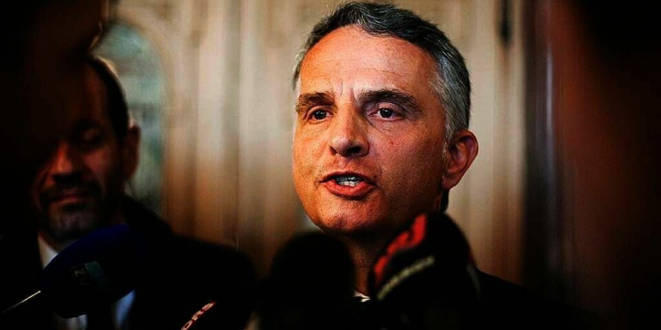 GISLER: Didier Burkhalter svarte torsdag på spørsmål fra journalister i Bern. Det var etter at to bortførte sveitsere i Pakistan hadde kommet til rette. Burkhalter er utenriksminister i Sveits.