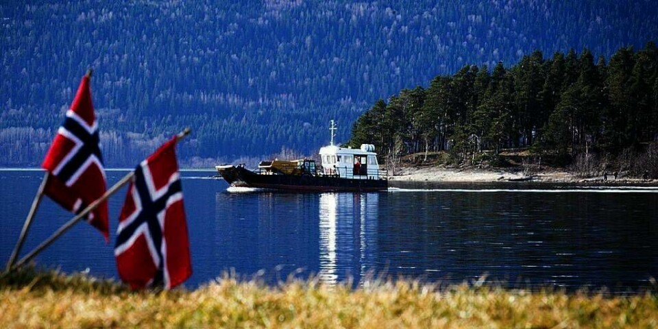 BESØK: Båten Thorbjørn fraktet 300 mennesker til Utøya lørdag. Det var familiene til de 69 personene som ble drept 22. juli.
