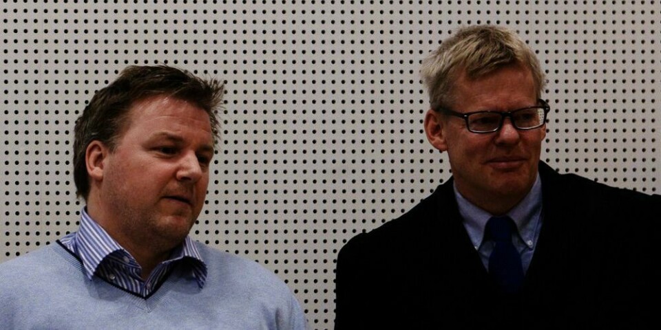 AVBRUTT: Det ble slåsskamp utenfor rettssalen hvor Stig Millehaugen (til venstre) står tiltalt for drap. Til høyre forsvarer Morten Furuholmen.