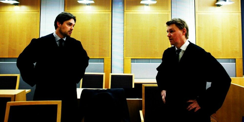 OSLO TINGRETT: Onsdag startet rettssaken om tvangs-ekteskap. Fem personer er tiltalt for tvangsekteskap og voldtekt av ei jente da hun var 13 år. Jentas bistands-advokat Simon L. Stende og statsadvokat Johan Øverberg (bildet) snakker sammen før retten er satt.