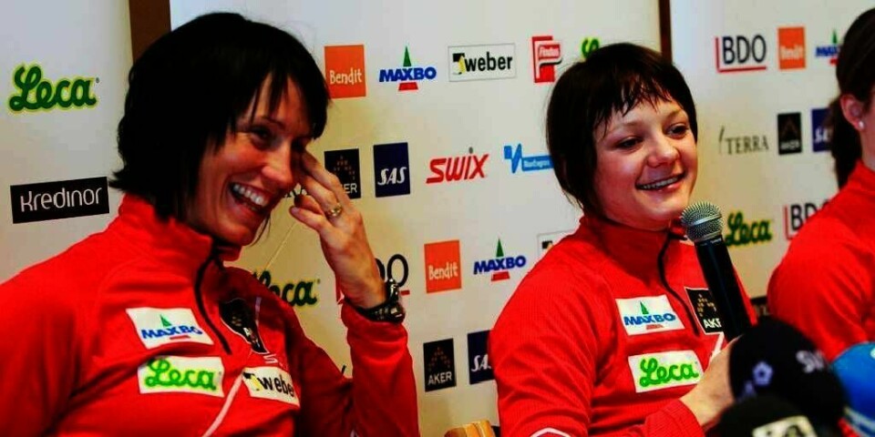 KAMP-KLARE: Sprinterne Marit Bjørgen og Majken Falla Caspersen var med på presse-konferansen tirsdag. De er klare til årets ski-VM.