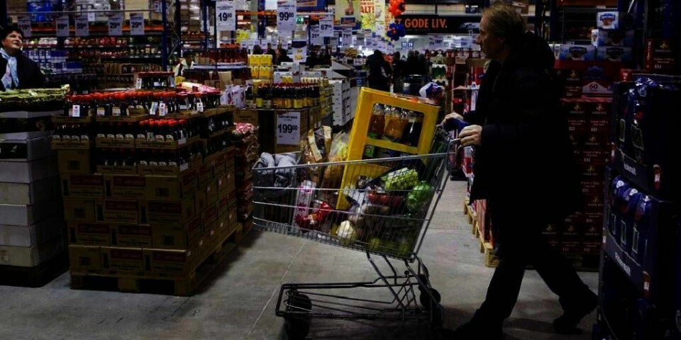 DYR MAT: Nordmenn mener maten i butikkene er for dyr. Og det er for lite å velge i. Det viser en ny undersøkelse.