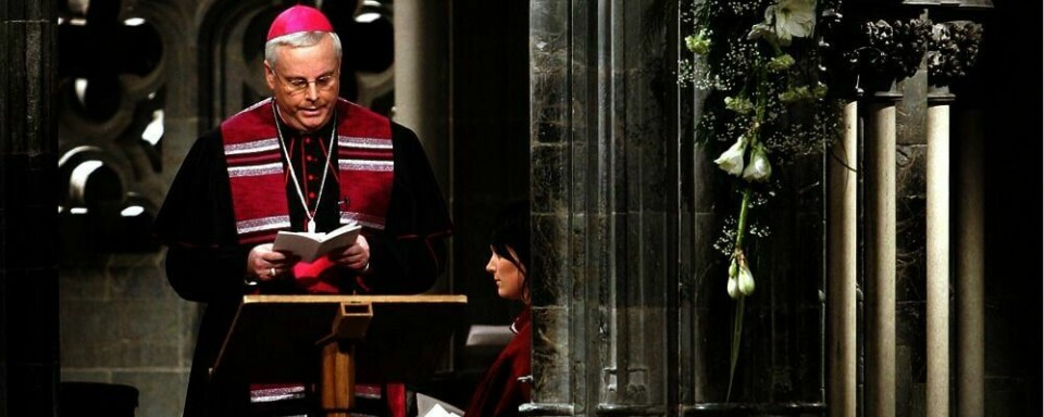 Georg Müller var biskop i Den katolske kirke i Trondheim. Han har innrømmet å ha misbrukt en gutt seksuelt. Men han slipper fengsel for misbruket.