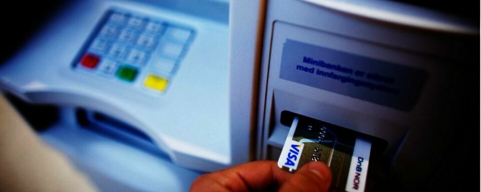 STREIK: Snart kan du bare bruke kort når du betaler. Minibanker og butikker får ikke kontanter når vekterne streiker.