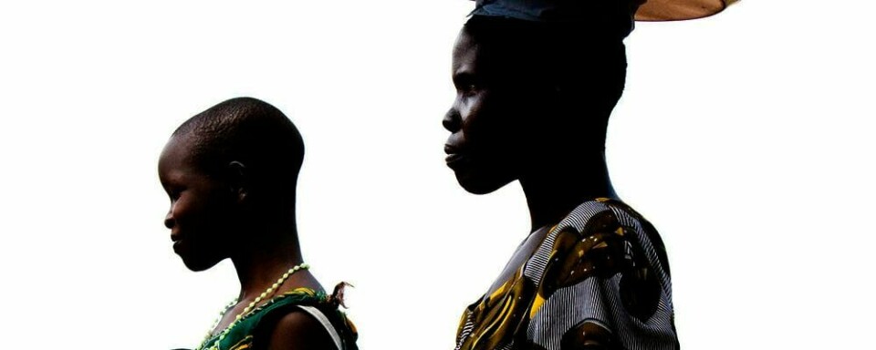 HJELP: Pengene som samles inn av årets TV-aksjon, gis til hjelpe-organisasjonen Care. De vil bruke pengene for å hjelpe fattige kvinner. Disse kvinnene i Uganda får hjelp av Care.