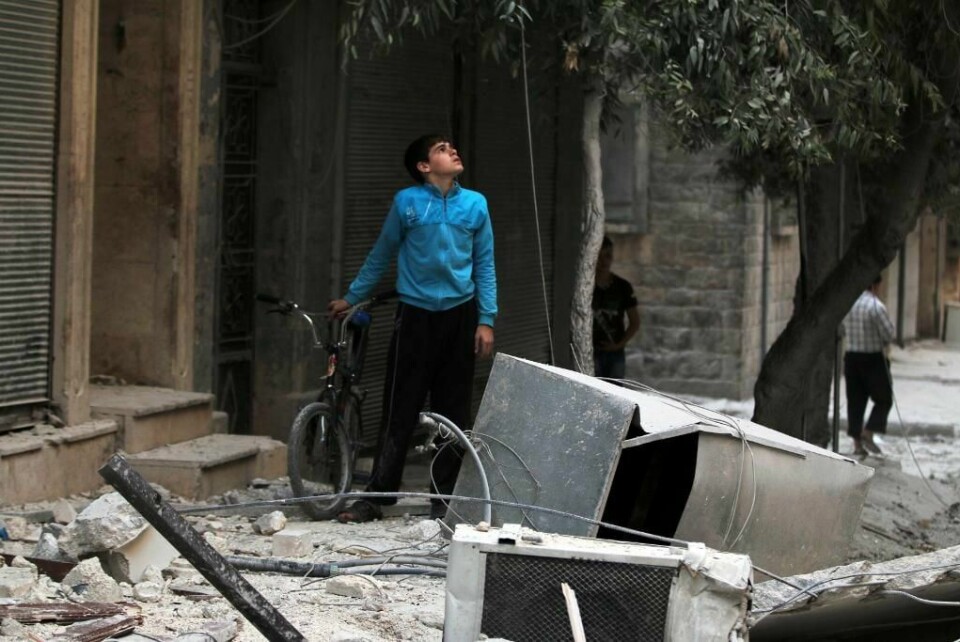 ALEPPO: Fly med bomber angriper Aleppo i Syria. Flere hundre mennesker er døde den siste måneden.