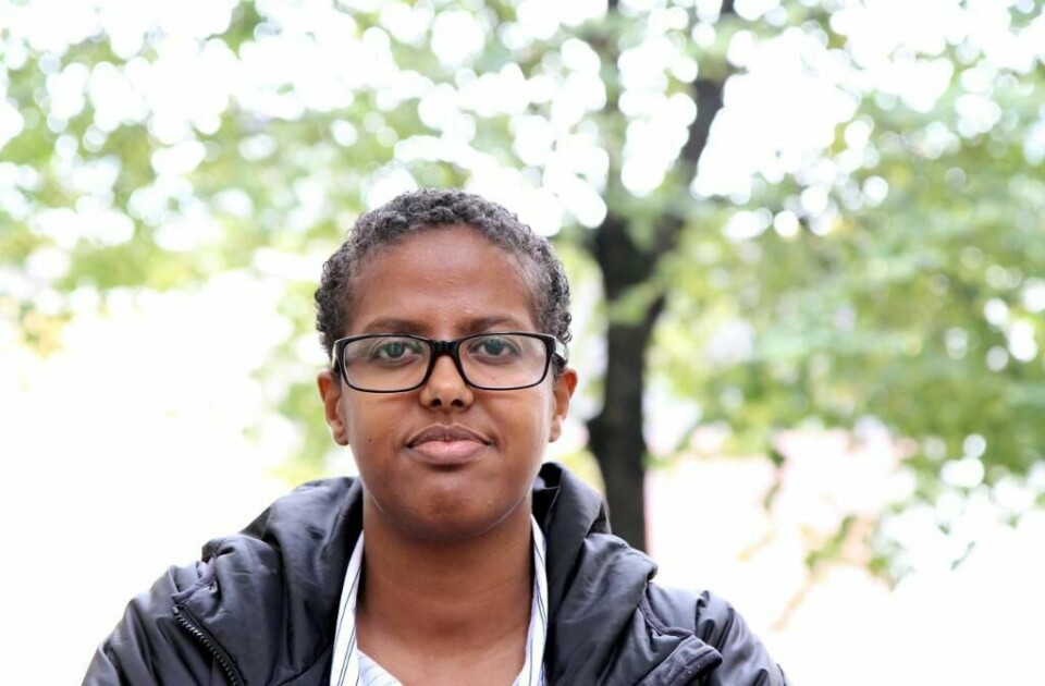 TRUET: Somaliske Amal Aden er forfatter. Hun skrev en tekst i avisa Dagbladet. Mange ble sinte. Aden har fått flere trusler.