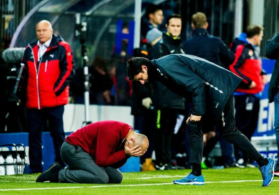 GLAD: Trener Luis Pimenta falt ned på kne. Konksvinger skal spille i cupfinale mot Rosenborg.