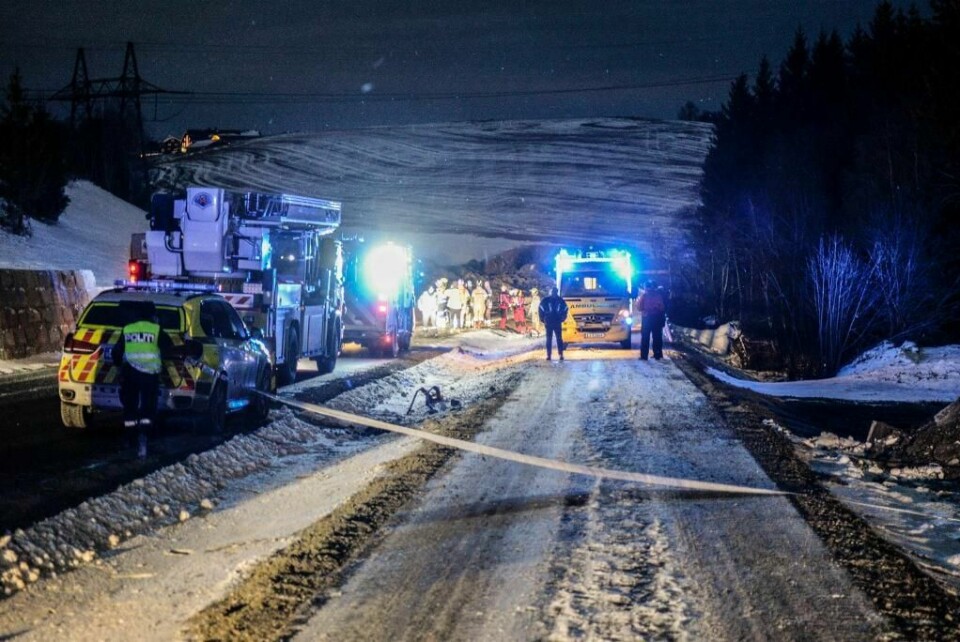 RAS: Det kom et stort ras på Sørum på Romerike. Politiet leter etter tre personer i raset.
