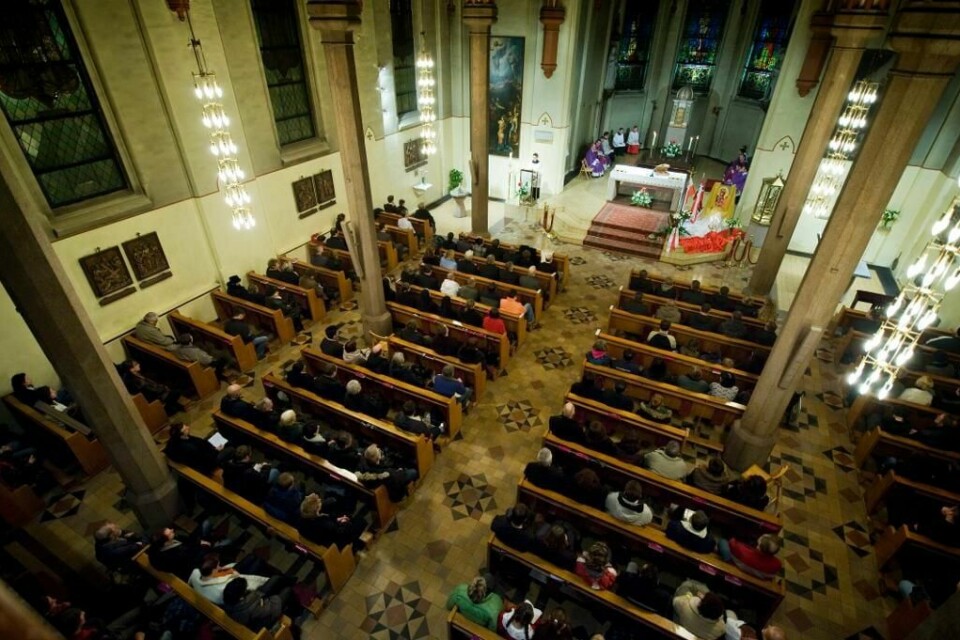 STRAFF: Den katolske kirken i Oslo løy om hvor mange medlemmer de hadde. Nå får de straff. Bildet er fra en messe i St. Olav kirke i Oslo.