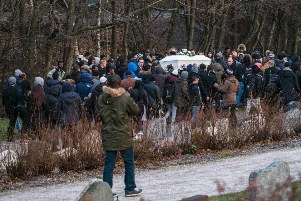 FARVEL: Flere hundre mennesker fulgte Jakob Abdullahi Hassan til graven. 14-åringen ble drept for en uke siden.