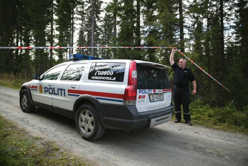 STEDET: Politi holder vakt ved stedet der Nils Olav Bakken ble drept.