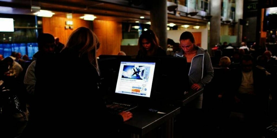 GRATIS: Fra i sommer kan du bruke surfe så mye du vil på nettet når du skal ut og fly. Avinor innfører gratis internett på de store flyplassene i Norge.