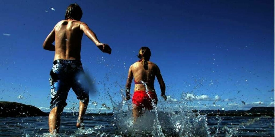 BADING: Det er bare å håpe på mye bading i sommer. Værvarslerne mener at det blir en normal sommer. Det blir verken varmere eller kaldere enn normalt.