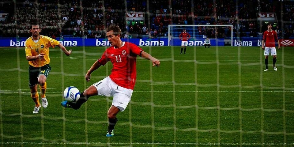 SKÅRET: Morten Gamst Pedersen reddet Norge med et viktig «søppelmål» mot Litauen tirsdag. Seieren vil gjøre det lettere for Norge i kvalifiseringen til VM i 2014.