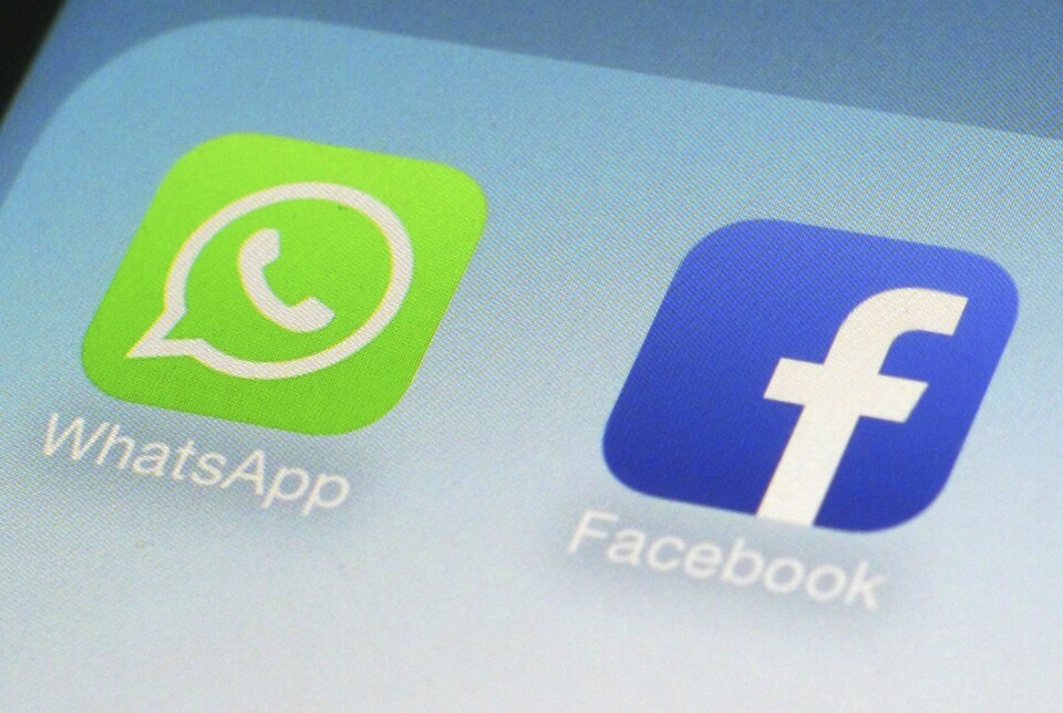 TILGANG: Ingen fikk tilgang på tjenestene Facebook og Whatsapp mandag ettermiddag. Brukere hadde store problemer med å komme inn på Facebook og WhatsApp mandag kveld. Foto: Patrick Sison / AP / NTB