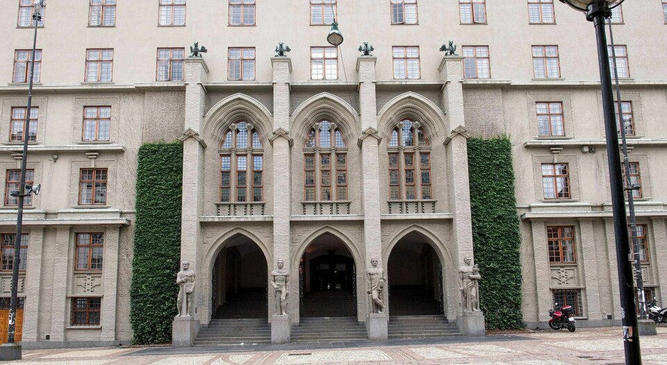 FENBGSLET: En lærer er siktet for overgrep mot en elev. Læreren er skal sitte fire uker i varetektsfengsel, bestemte Bergen tingrett (bilde). Foto: Marit Hommedal / NTB Bergen 20180802.
Bergen tingrett. Tinghus Tingretten rettslokale
Foto: Marit Hommedal / NTB scanpix