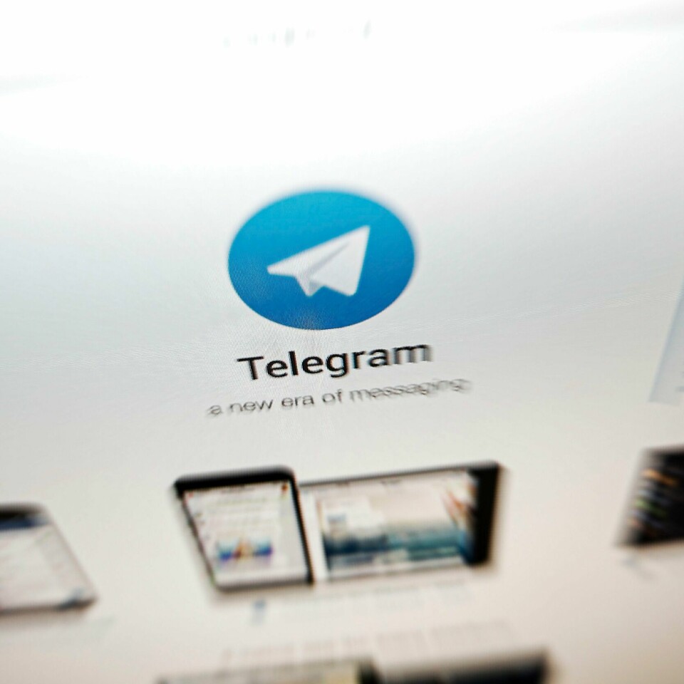 FLERE: Telegram fikk mange flere brukere på bare ett døgn. Nå er den en av de fem mest brukte og nedlastede appene i USA. Foto: Andy Wong / AP / NTB