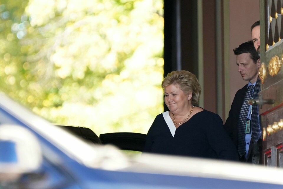 FERDIG: Erna Solberg møter kongen for å søke om avskjed for seg selv og sin regjering. Hun vil gi kongen et råd om å gi Jonas Gahr Støre sjansen til å bli ny statsminister. Bildet er av statsminister Erna Solberg som ankommer Slottet. Foto: Torstein Bøe / NTB