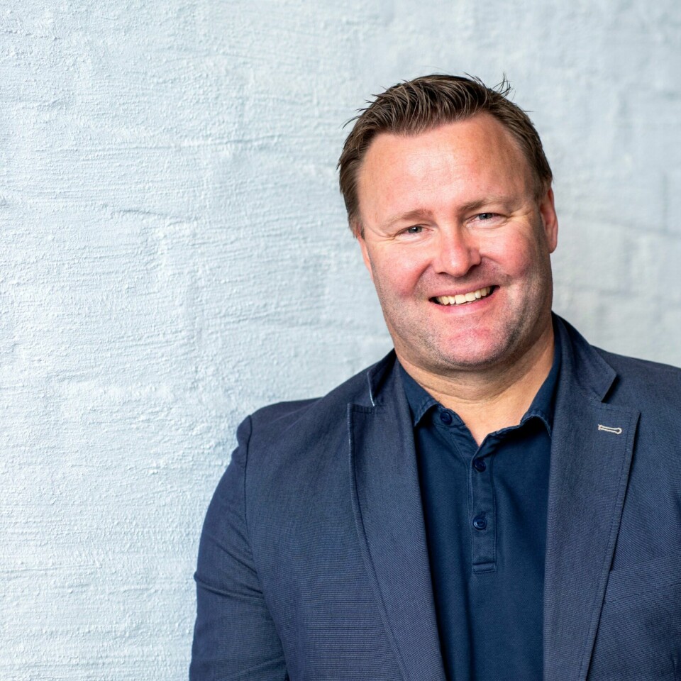 KORONA: Espen Nakstad sier at gjenåpningen av Norge ikke har ført til mer korona-smitte her i landet. Smitten fortsetter å synke. Assisterende helsedirektør Espen Rostrup Nakstad sier at hans tilknytning til selskapet EpiGuard ikke medfører interessekonflikter med stillingen i Helsedirektoratet. Styrevervet i selskapet skal være ulønnet, og Nakstad sier at han ikke har hatt noen ambisjon om å tjene penger på oppfinnelsen som gjorde ham til aksjonær. Foto: Gorm Kallestad / NTB