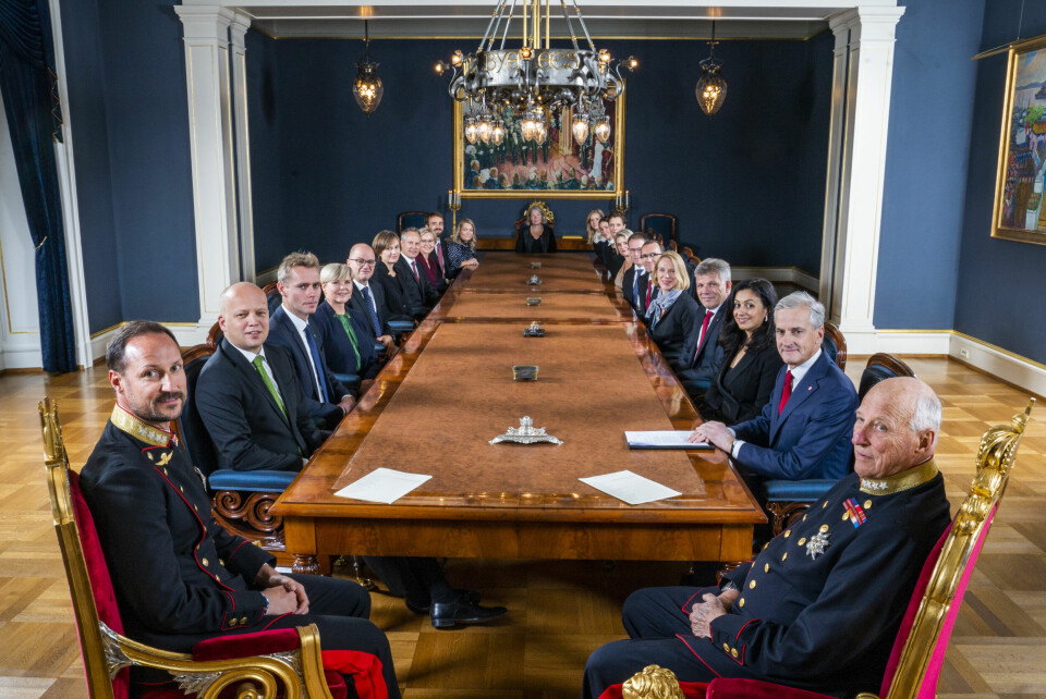 REGJERINGEN: Den nye regjeringen møtte kongen og kronprinsen i sitt første statsråd på Slottet torsdag. Regjeringen Støre møtte kongen og kronprinsen i sitt første statsråd på Slottet torsdag. Foto: Håkon Mosvold Larsen / NTB