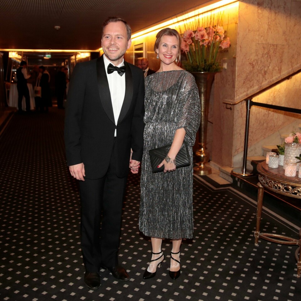 GRAVID: Kona til SV-leder Audun Lysbakken er gravid. De får enda et barn sammen i slutten av oktober. Her er de sammen i 2017. Audun Lysbakken og kona Siv Mjaaland venter barn. Foto: Lise Åserud / NTB