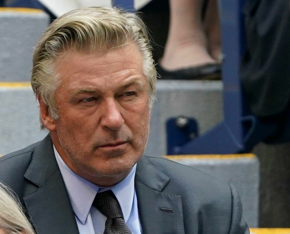 SKJØT: Alec Baldwin skjøt med våpenet som drepte filmfotografen Halyna Hutchins. Baldwin