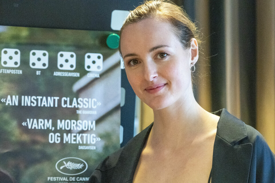 PRIS: Reinsve har allerede vunnet pris i Cannes-festivalen for beste kvinnelige hovedrolle. Renate Reinsve synes «Verdens verste menneske» er en så viktig film at hun gjerne stiller opp og snakker om den så mye hun kan. – Men jeg svarer på mye om meg selv også da, og det er litt mye av det gode! Det er forvirrende og uvant å være så mye eksponert, sier Reinsve til NTB. Foto: Terje Pedersen / NTB