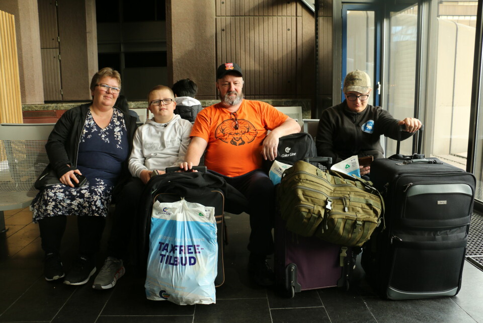 FULLPAKKET: Sekken til Emil var fullpakket på vei hjem fra Kiel. KIEL