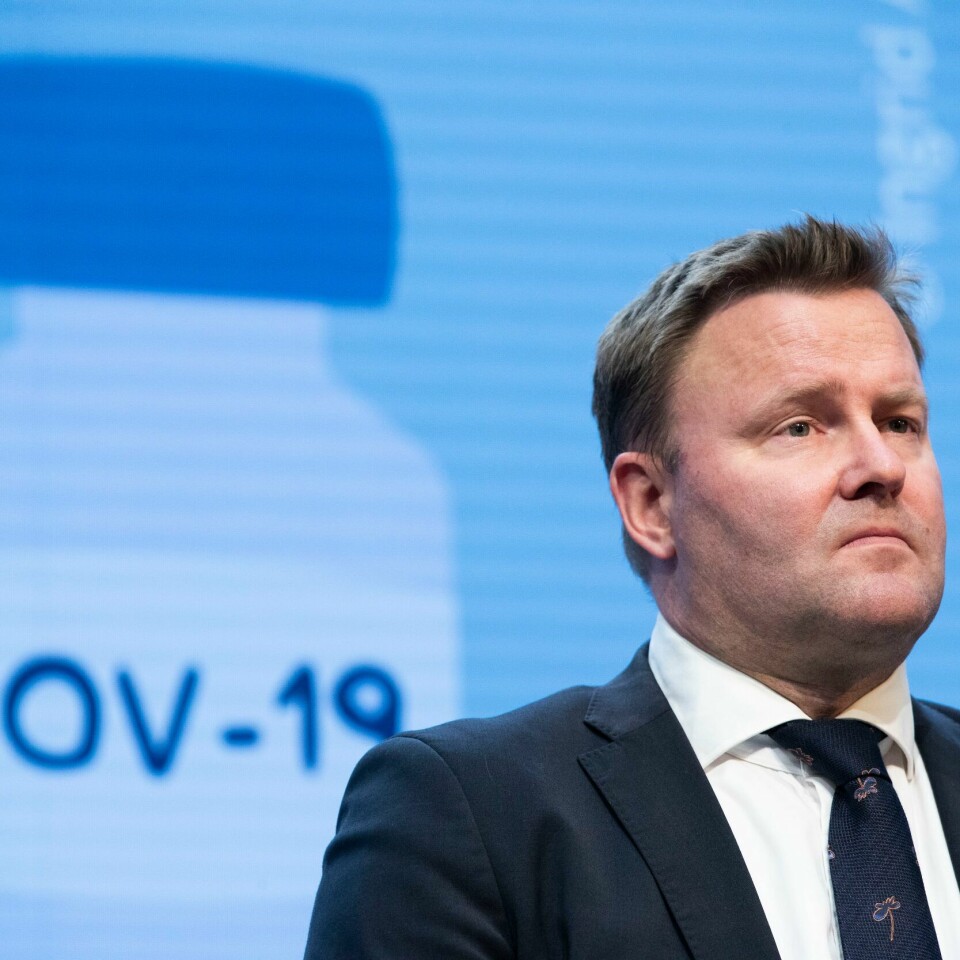 KORONA: Assisterende helsedirektør Espen Rostrup Nakstad tror ikke vi trenger å stenge hele landet igjen. Assisterande helsedirektør Espen Rostrup Nakstad åtvarar om at Noreg kan gå tom for hurtigtestar dersom for mange skuleelevar blir testa utan at det er smittespreiing. Foto: Berit Roald / NTB / NPK