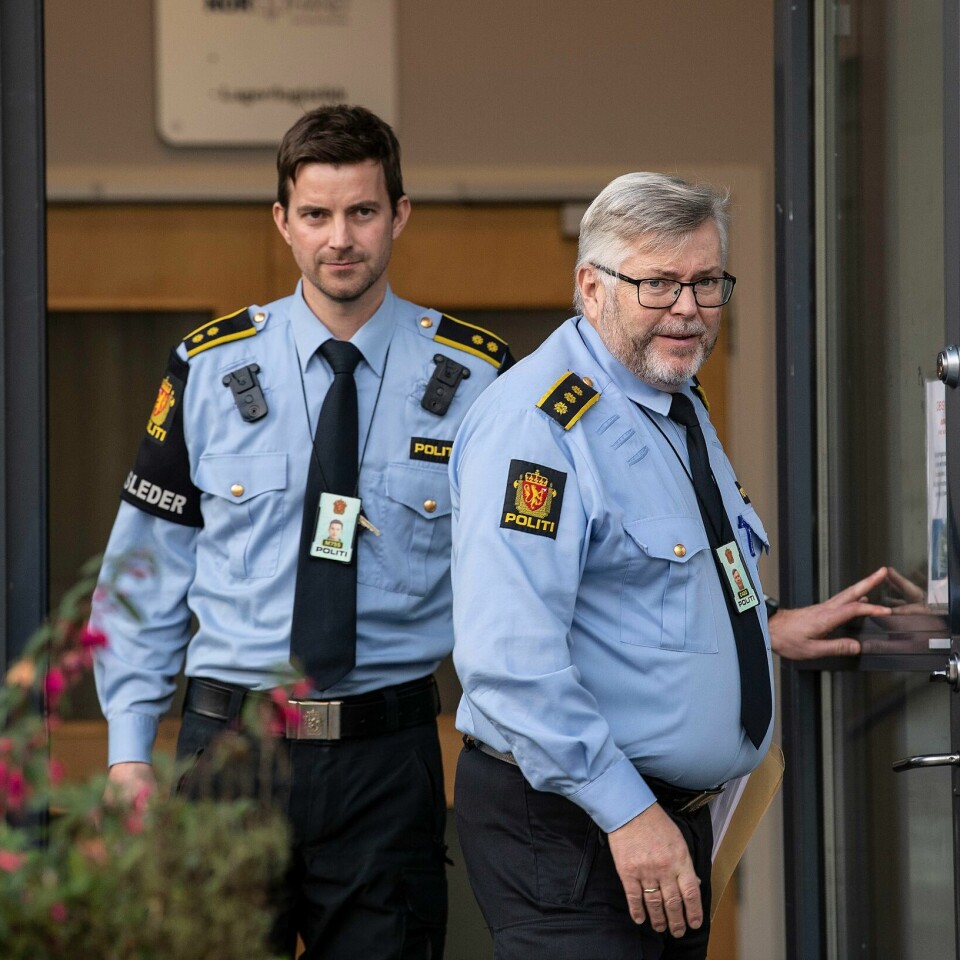 FUNNET: Den siste personen som var savnet skal være funnet. Svein Valland Laupsa til venstre og Terje Sperrevik på vei til pressekonferanse. To av de tre savnede etter ulykken i Kvam er nå trolig funnet. Søndag ble den andre omkomne funnet i Movatnet. Innsatsleder Svein Valland Laupsa, (tv) og Terje Sperrevik.Foto: Marit Hommedal / NTB
