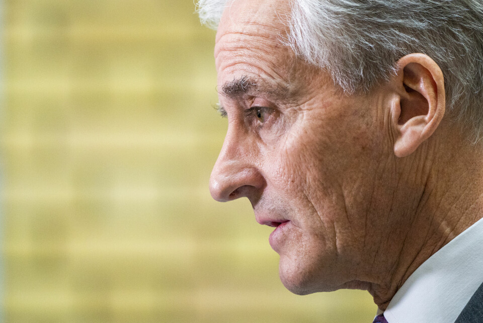 NYTT: Statsminister Jonas Gahr Støre skal si hva som er nytt fra regjeringen om korona. Bildet er av statsminister Jonas Gahr Støre. Bildet er tatt fra siden. I bakgrunnen er en gul murvegg.Foto: Håkon Mosvold Larsen / NTB