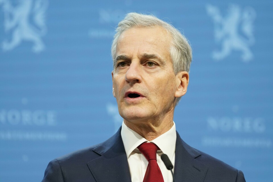 TILTAK: Jonas Gahr Støre vil at kommunene skal kunne bruke korona-sertifikat om de ønsker. Gahr Støre er statsminister. Statsminister Jonas Gahr Støre under pressekonferansen om koronasituasjonen i Norge fredag.Foto: Torstein Bøe / NTB
