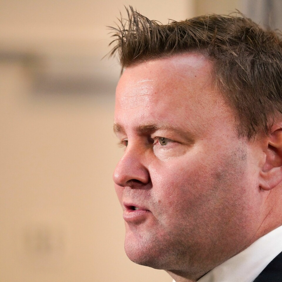 ENDRING: Stadig flere blir smittet med korona-viruset. Helsemyndighetene jobber nå med å endre systemet for smittesporing. Det sier assisterende helsedirektør Espen Nakstad til avisa VG.Foto: Terje Bendiksby / NTB Assisterende helsedirektør Espen Nakstad opplyser at helsemyndighetene nå jobber med å endre systemet for smittesporing. Det kan komme endringer i test- og karantenerådene på grunn av smitte- og innleggelsestalene.Foto: Terje Bendiksby / NTB
