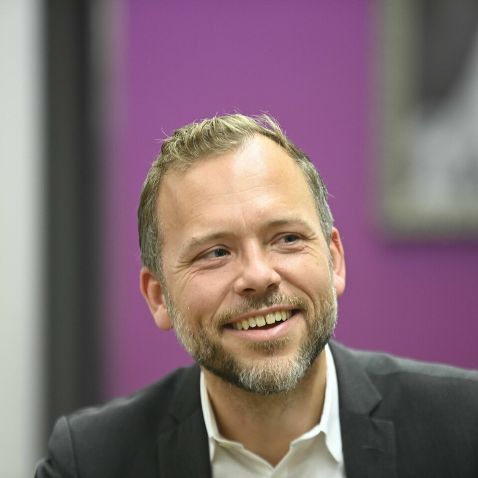 PENGER: Audun Lysbakken og Sosialistisk Venstreparti ønsker å gi feriepenger til de som får dagpenger. Men de vil ikke ta saken opp under forhandlingene om budsjett. SV-leiar Audun Lysbakken, som har støtte frå kvar femte student, seier målinga er stor stas og veldig inspirerande. Foto: Annika Byrde / NTB / NPK