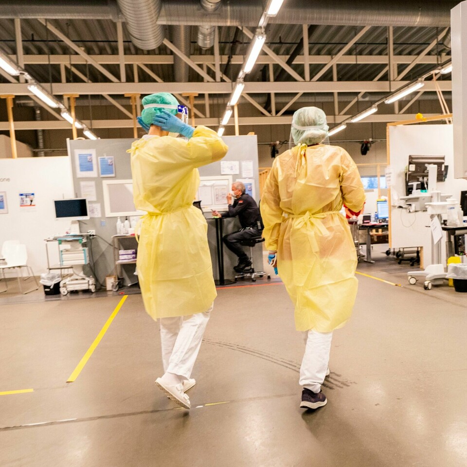 SMITTE: Over 30.000 tilfeller med korona-viruset er oppdaget den siste måneden. November var også den måneden med mest smitte i fjor. Men da var det kun halvparten av tilfellene, 15.000. Foto: Håkon Mosvold Larsen / NTB