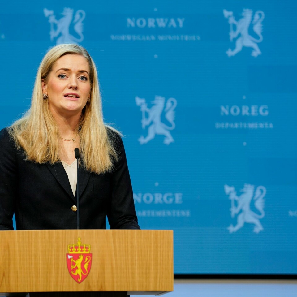 KONTROLL:Justis- og beredskapsminister Emilie Enger Mehl fortalte om regjeringens nye regler. Det blir blant annet strengere regler for å reise inn til Norge.Foto: Terje Bendiksby / NTB Justis- og beredskapsminister Emilie Enger Mehl under fredagens pressekonferanse om koronasituasjonen. Foto: Terje Bendiksby / NTB
