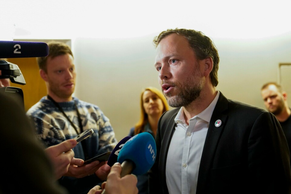 MISFORNØYD: Audun Lysbakken er misfornøyd med forhandlingene. SV-leder Audun Lysbakken møter Ellen Arnstad (Sp) og Rigmor Aasrud (Ap) til budsjettforhandlinger på Stortinget mandag. Foto: Håkon Mosvold Larsen / NTB
