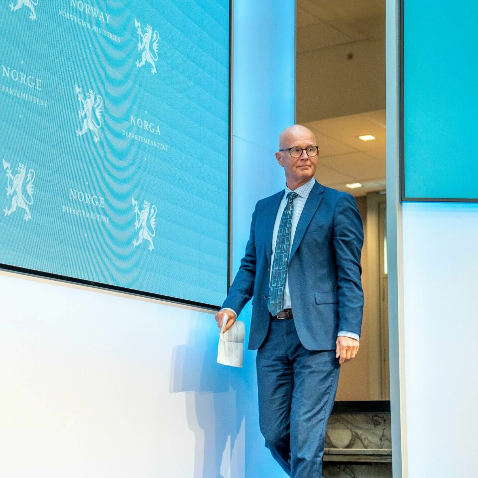 REGLER: Regjeringen kommer med nye og strengere regler mot korona-viruset tirsdag kveld. Bjørn Guldvog sier de har forsøkt å ødelegge minst mulig. Helsedirektør Bjørn Guldvog varslar at han vil tilrå nye nasjonale koronatiltak. Foto: Torstein Bøe / NTB / NPK