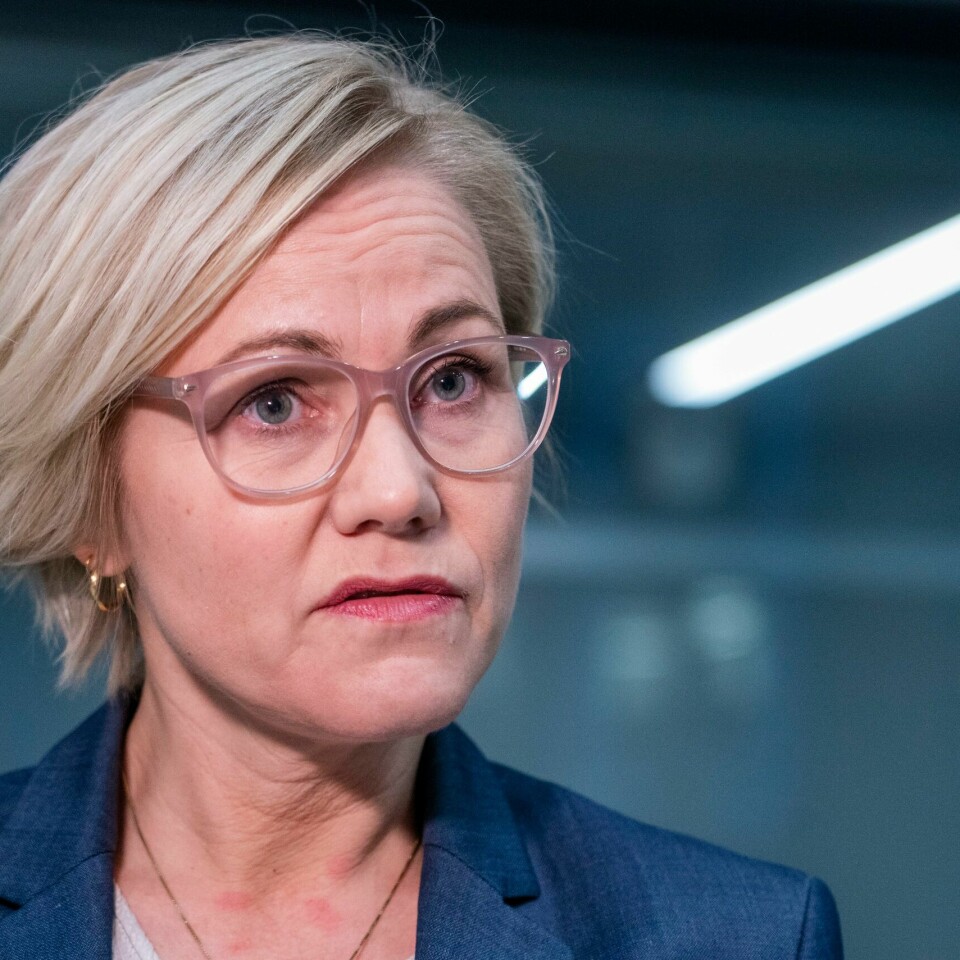 TILTAK: Ingvild Kjerkol og regjeringen skal lage nye og strengere regler. De kommer tirsdag. Helseminister Ingvild Kjerkol innfører flere tiltak for å begrense omikron-smitten. Foto: Terje Pedersen / NTB