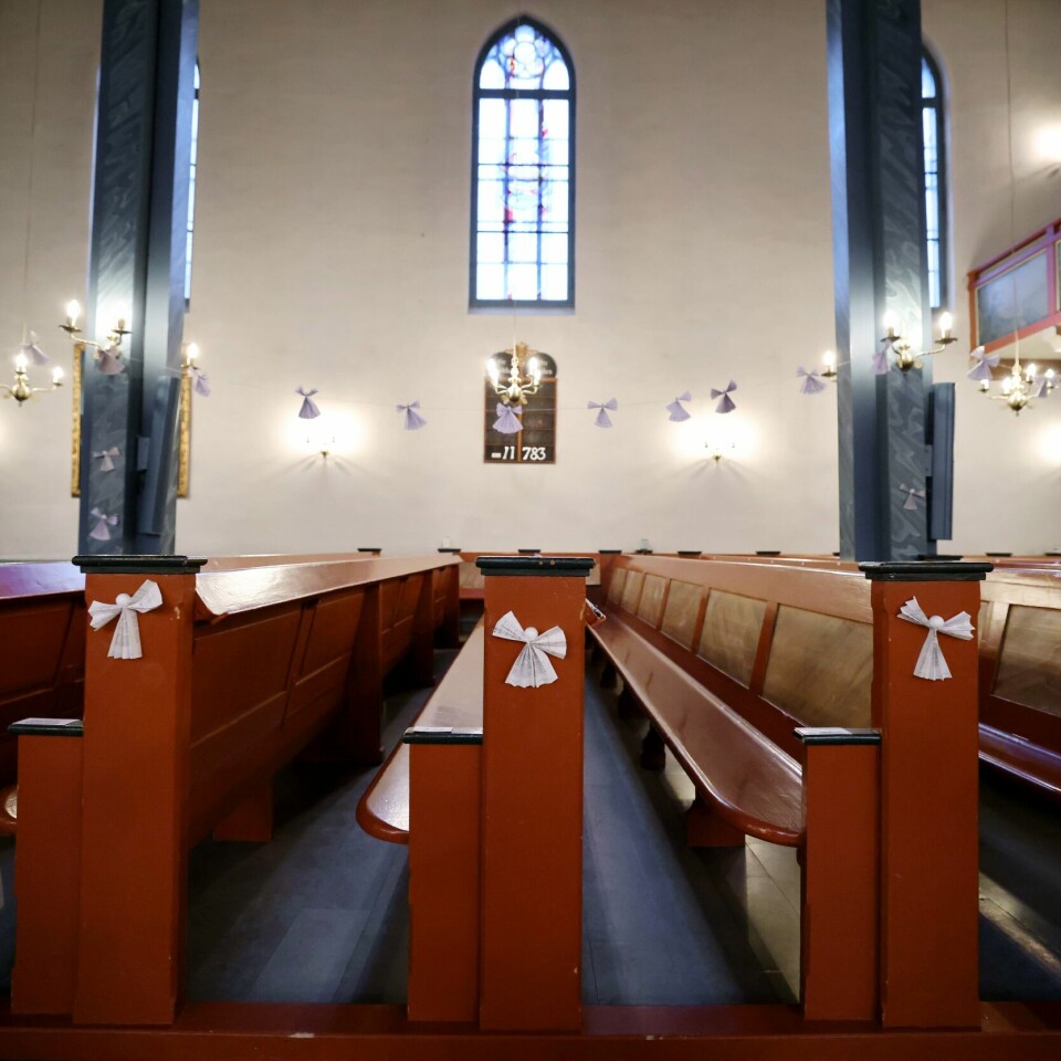 TOMME: Kirker i Norge står oftere tomme enn før. Mens færre nordmenn er medlemmer av Kirken, øker medlemstallene i andre tros- og livssynssamfunn. Foto: Ørn E. Borgen / NTB