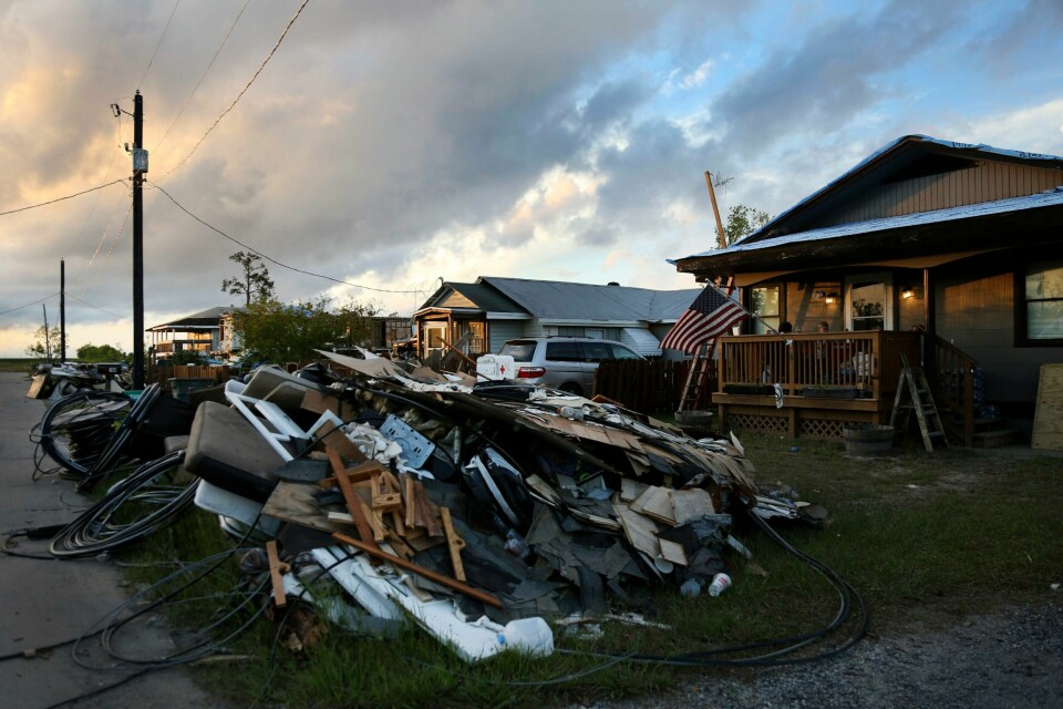 ØDELEGGELSER: Orkanen Ida skapte store ødeleggelser i USA i 2021. Vrakrester i en by i Louisiana i USA i september etter orkanen Ida. Foto: Jessie Wardarski / AP / NTB