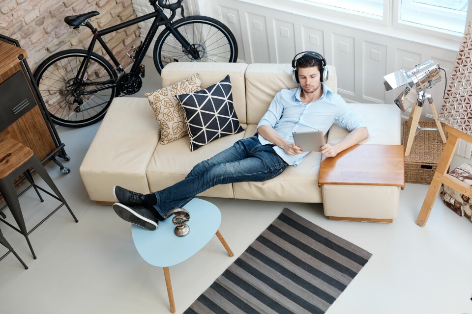 FINN: «Sofa» og «sykkel» er blant de to tingene flest nordmenn har søkt etter på FINN i år. Illustrasjonsfoto: Shutterstock / NTB