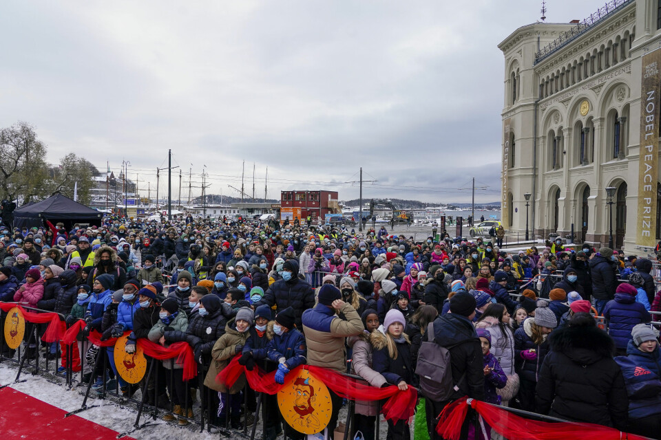 BARN: Mange barn i Oslo ventet spent på vinnerne av Nobels fredspris 2021. 1.600 barn var påmeldt arrangementet.Foto: Terje Bendiksby / NTB