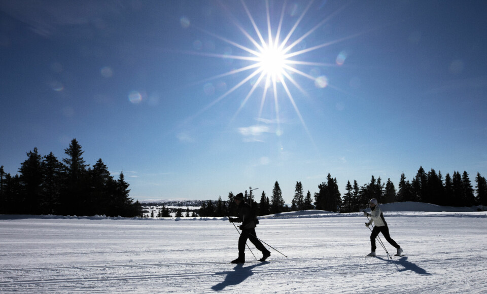 KLAR HIMMEL: Det kan bli klar himmel siste dagen av året, både på Østlandet og Vestlandet. Skiløyper er for skiløpere, fastslår kommuneledelsen i Östersund og vil forby fotgjengere i de kommunale skiløypene. Illustrasjonsfoto: Geir Olsen / NTB