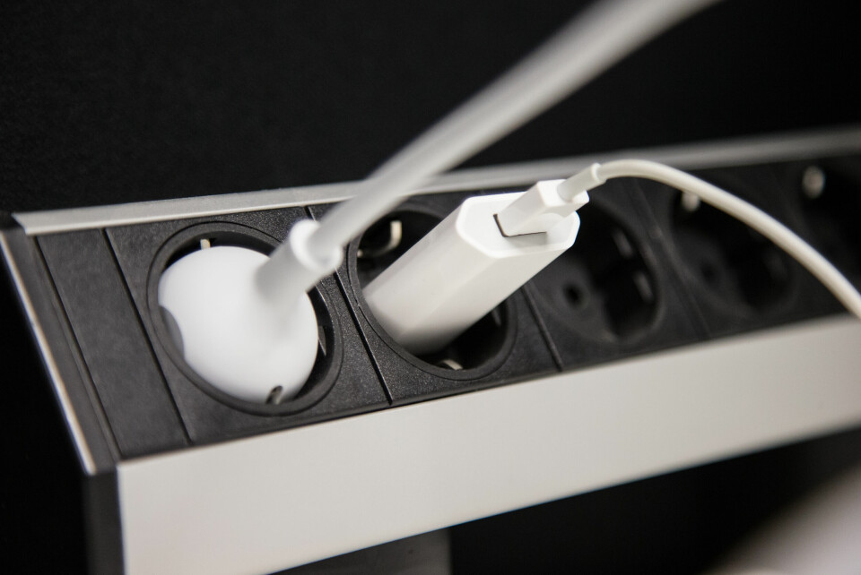 LADERE: Det kan være koble ut ladere når du ikke bruker dem.