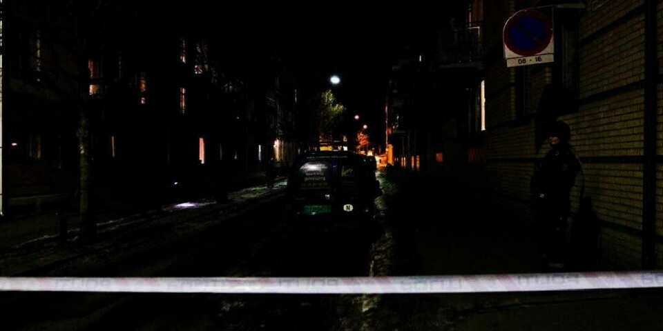 SKUDD: Noen skjøt mot en leiliget på Grønland i Oslo mandag kveld. Det bor en familie i leiligheten. Ingen av dem ble skadd. Politiet har ikke pågrepet noen i saken. De ønsker tips fra folk som kan ha sett noe.
