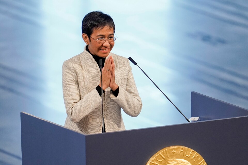 ADVARTE: Maria Ressa advarte mot farene ved sosiale medier i sin tale. Fredsprisvinner Maria Ressa holder tale under utdelingen av Nobels fredspris i Oslo rådhus. Foto: Stian Lysberg Solum / NTB