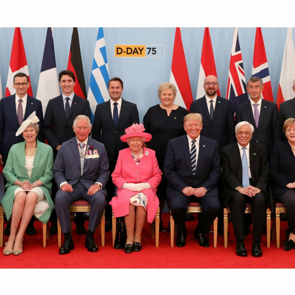 SAMLET: Øverst fra venstre: Richard Rasi er fungerende statsminister i Slovakia. Mateusz Morawiecki er statsminister i Polen. Justin Trudeau er statsminister i Canada. Xavier Bettel er statsminister i Luxembourg. Erna Solberg er statsminister i Norge. Charles Michel er statsmininster i Belgia. Andrej Babis er statsminister i Tsjekkia. Scott Morrison er statsminister i Australia. Lars Thuesen er Danmarks ambassadør i Storbritannia. Foran fra venstre: Patsy Reddy er general-guvernør i New Zealand. Emmanuel Macron er president i Frankrike. Theresa May er statsminister i Storbritannia. Prins Charles er tronfølger i Storbritannia. Dronning Elizabeth av Storbritannia var vert for selskapet. Donald Trump er president i USA. Prokopis Pavlopoulos er president i Hellas. Angela Merkel er leder av Tyskland. Mark Rutte er statsminister i Nederland.