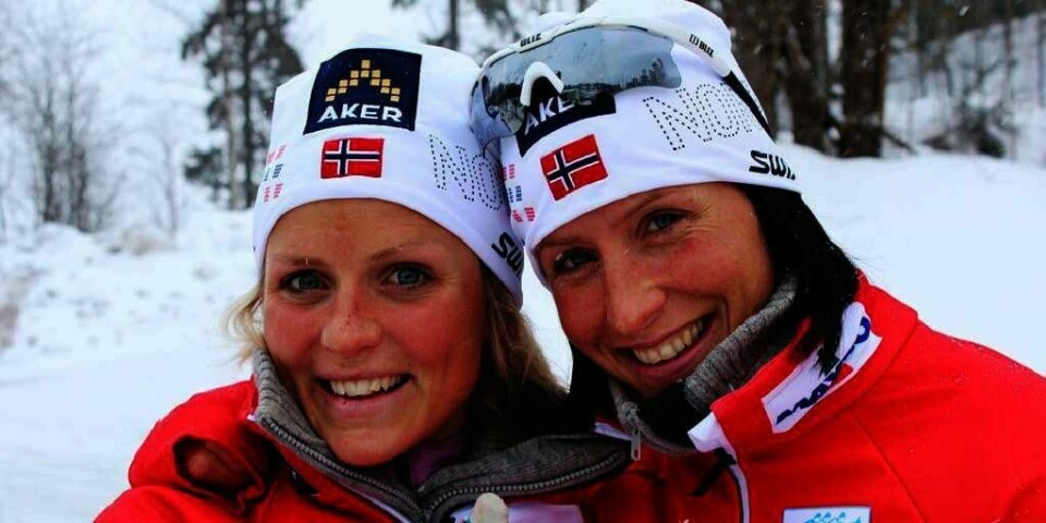 SATSER: Therese Johaug (til venstre) og Marit Bjørgen (til høyre) satser på å gjøre det bra i verdenscupen i Lathi i helgen.
